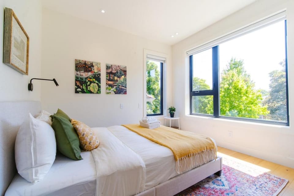 Panoramic Vancouver Home with Rooftop - Victoria Dr Apartment in Vancouver