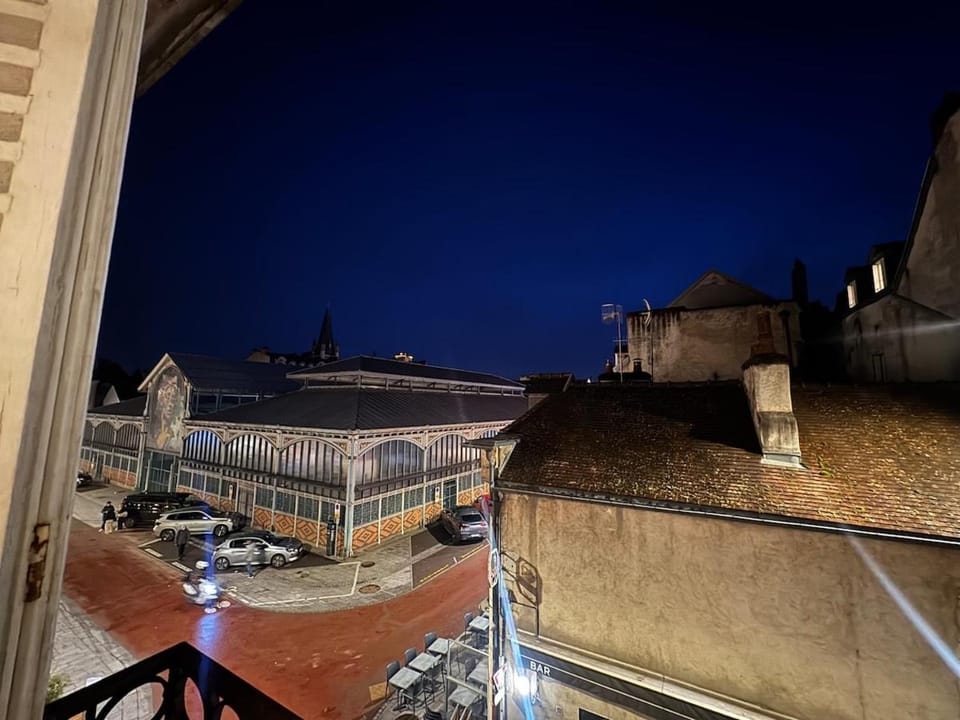 Charm and views of Les Halles Dijon - Balcon - Air conditioning Mobile Apartment in Dijon