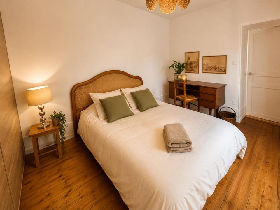 Charm and views of Les Halles Dijon - Balcon - Air conditioning Mobile Apartment in Dijon