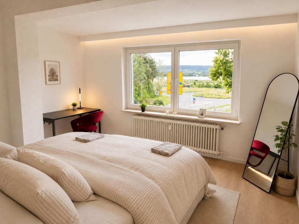 Bed, Natural landscape, Photo of the whole room, Bedroom