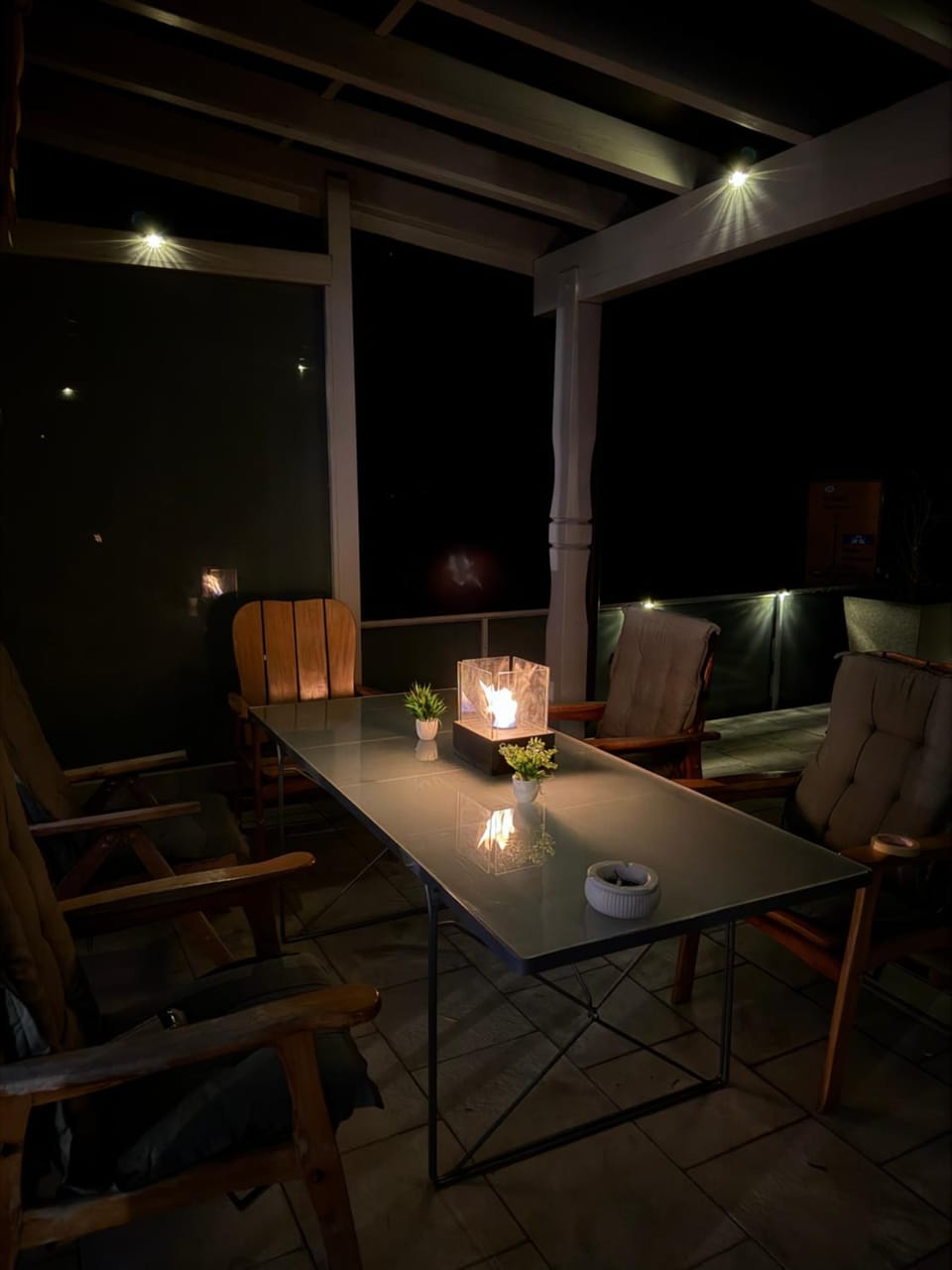Balcony/Terrace, Seating area, Dining area, Lake view