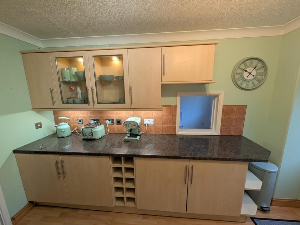 Bexhill 3 bedroom end of terrace near Ravenside House in Bexhill