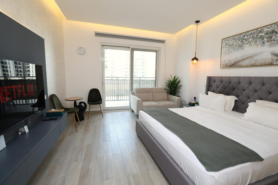Bed, Living room, Photo of the whole room, Seating area, Bedroom