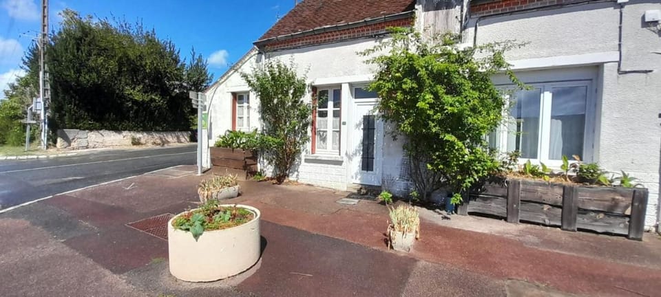 La Forge- gite 4 pers- face au canal du Berry- wifi House in Centre-Val de Loire