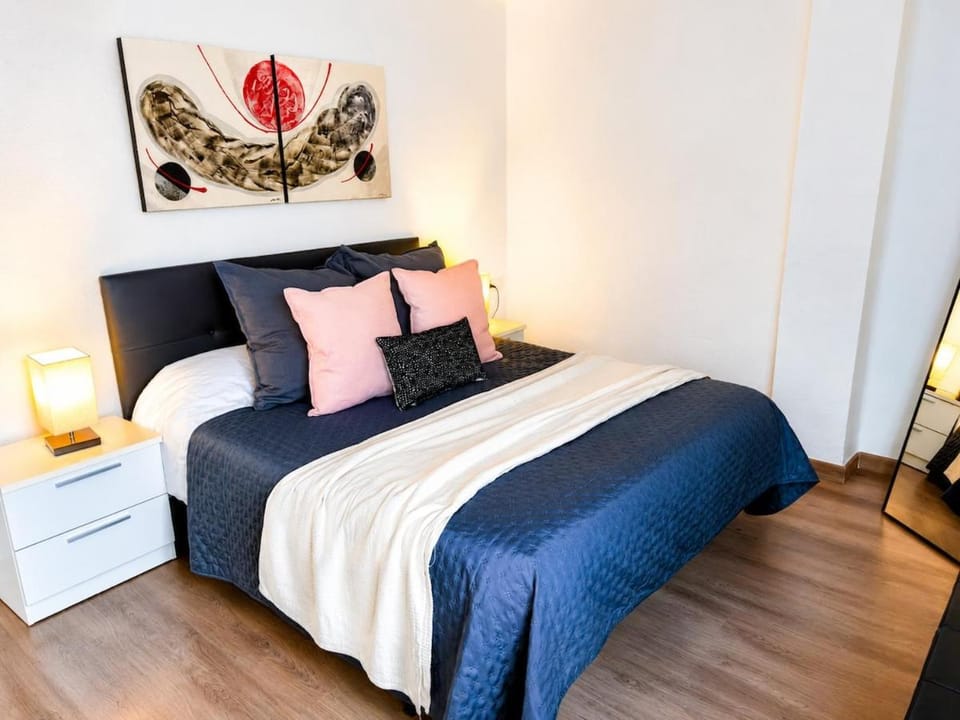 Spacious and comfortable with balcony in Valencia Apartment in Valencia