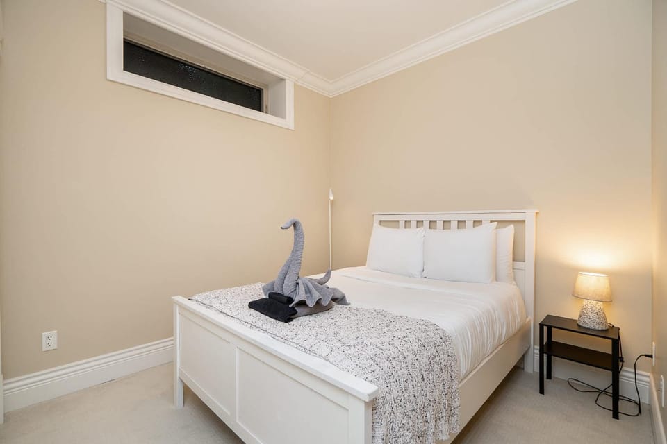 Private 1-Bedroom Suite Near Cambie Village House in Vancouver
