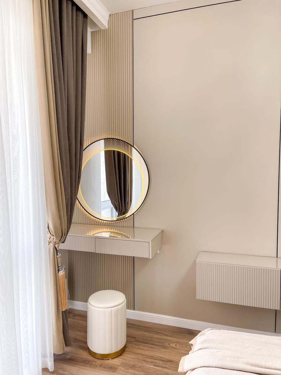 Photo of the whole room, Bedroom