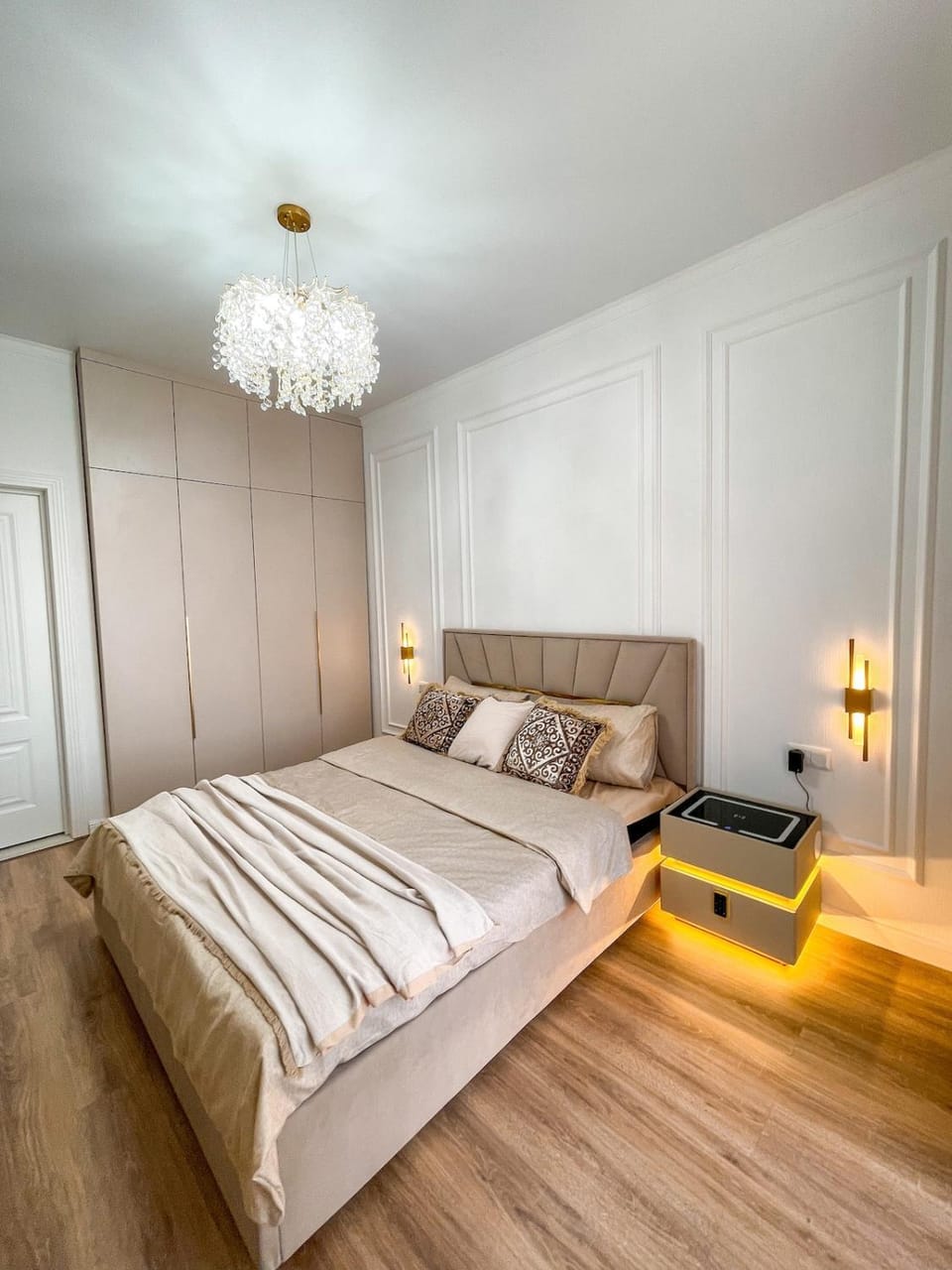 Bed, Photo of the whole room, Bedroom, wardrobe