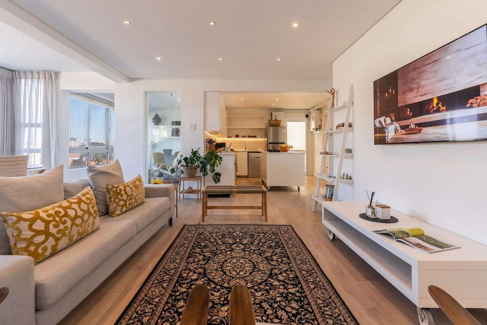 Airy, Open-Plan Living, Contemporary Beach Condo - Protea Views Apartment in Cape Town