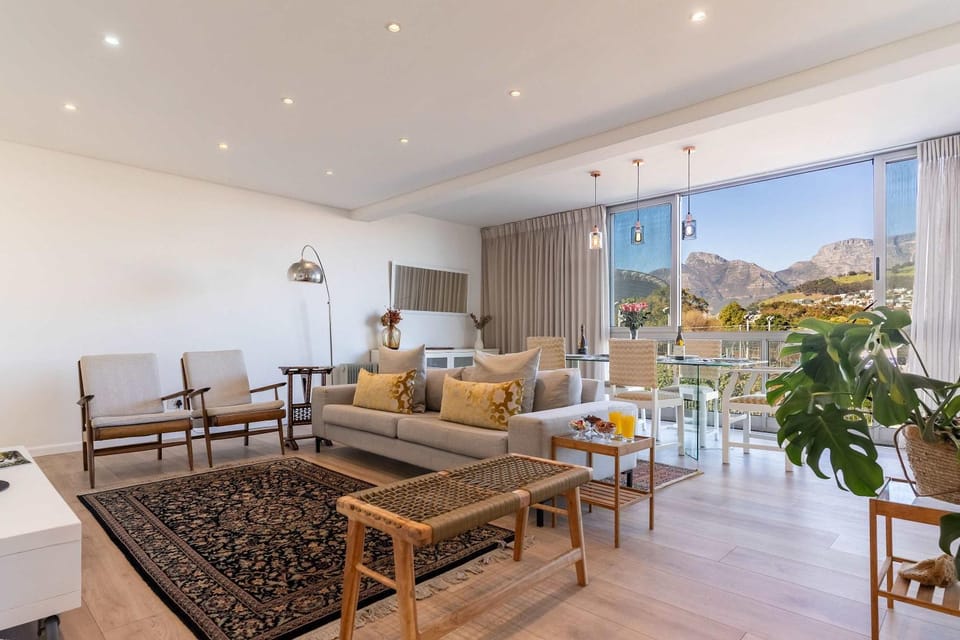 Airy, Open-Plan Living, Contemporary Beach Condo - Protea Views Apartment in Cape Town