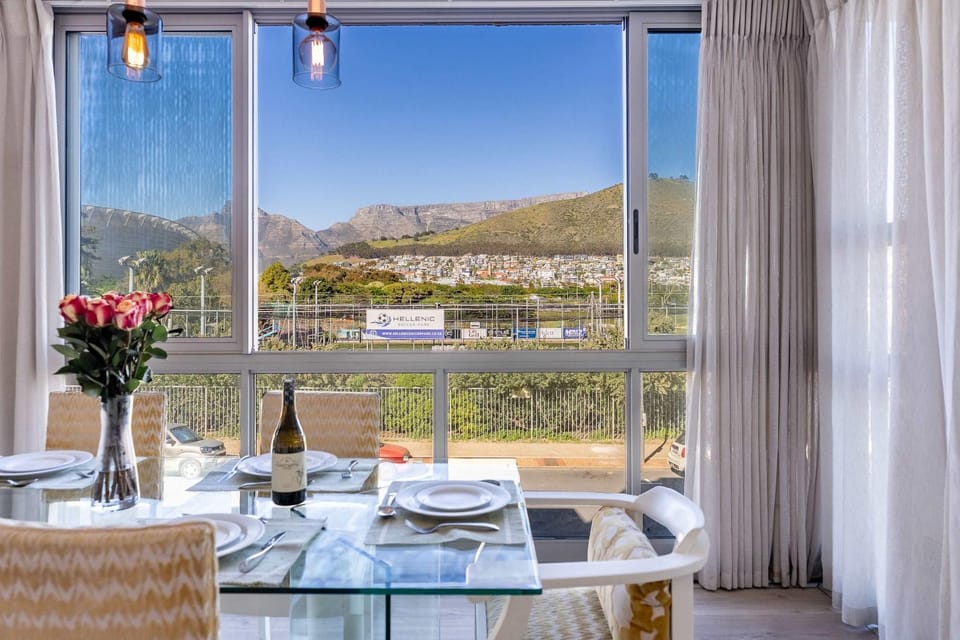 Airy, Open-Plan Living, Contemporary Beach Condo - Protea Views Apartment in Cape Town