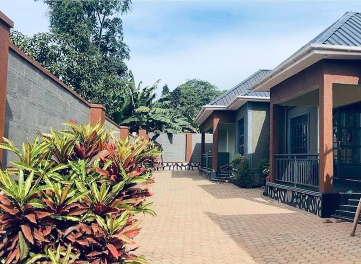Rebecca Cottages 2 and 3 Bedroom Bed and Breakfast in Uganda