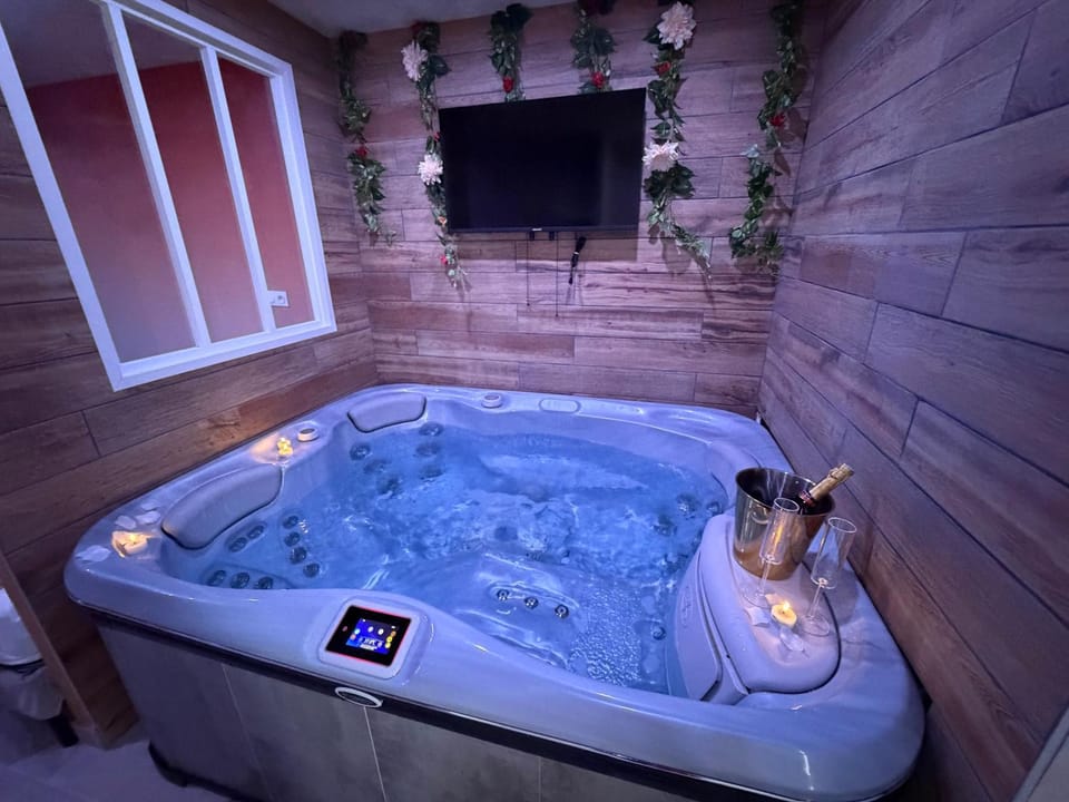 Bohemian Suite et SPA Love hotel in Hauts-de-France