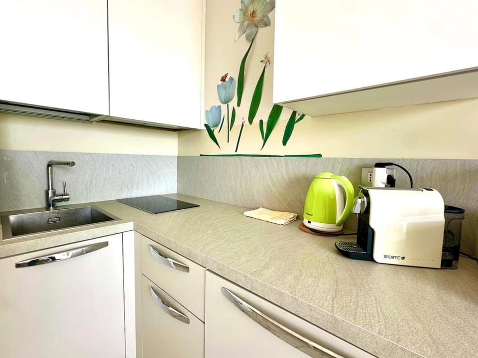 ModusVivendi Suite 103 Deluxe Two-Room Apartment with Sea View Apartment in Sanremo