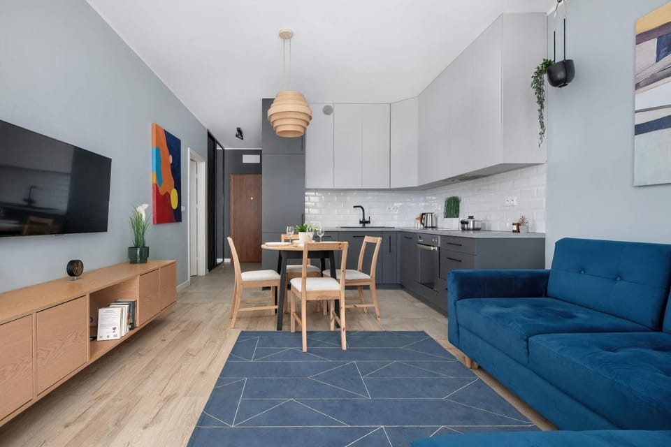 TV and multimedia, Kitchen or kitchenette, Living room, Seating area, Dining area