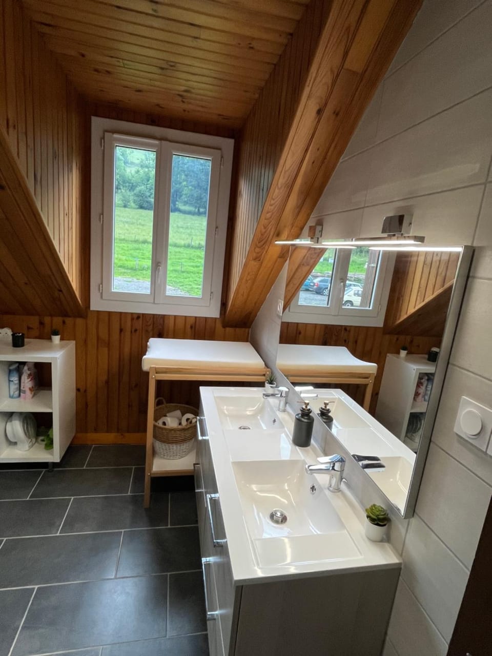 Ch2 lit 160 lavabo individuel, 2 sdb, 3 wc, cuisine, séjour partagés Bed and Breakfast in Occitanie