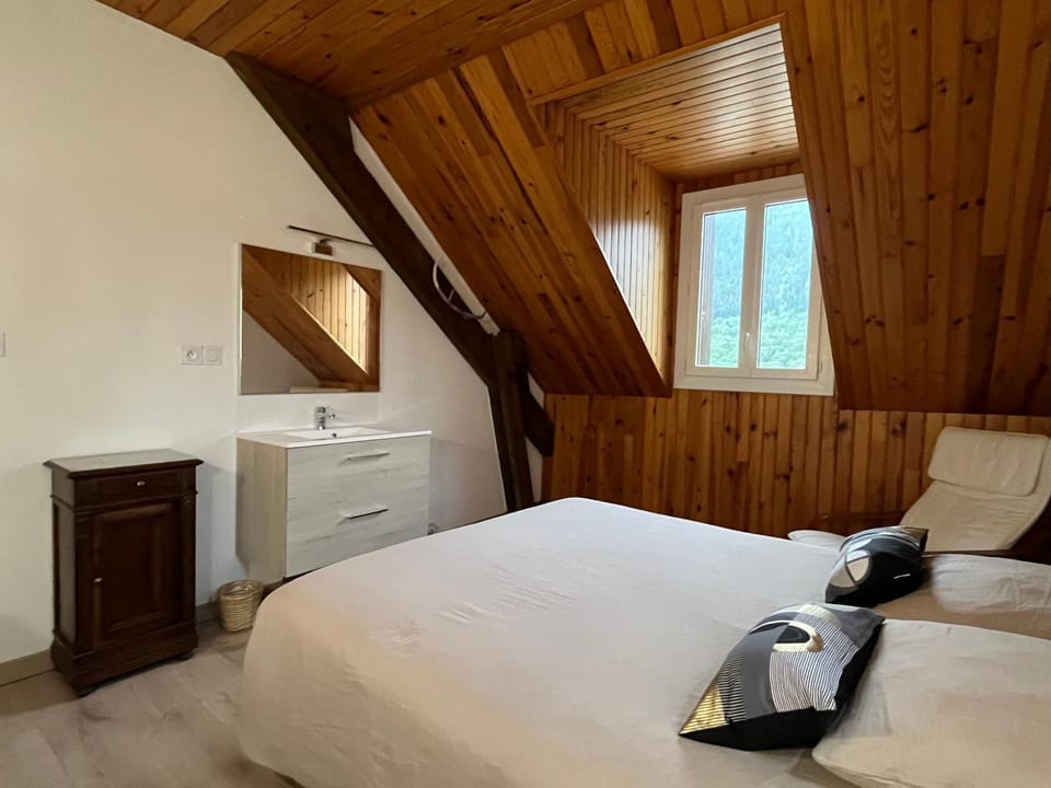 Ch2 lit 160 lavabo individuel, 2 sdb, 3 wc, cuisine, séjour partagés Bed and Breakfast in Occitanie
