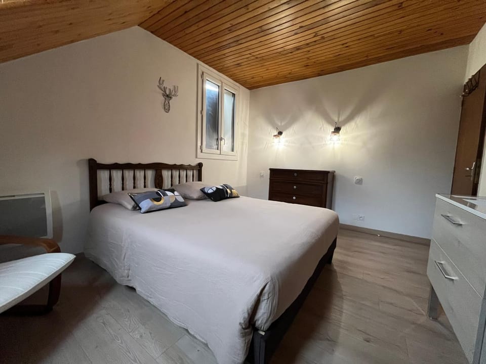 Ch2 lit 160 lavabo individuel, 2 sdb, 3 wc, cuisine, séjour partagés Bed and Breakfast in Occitanie