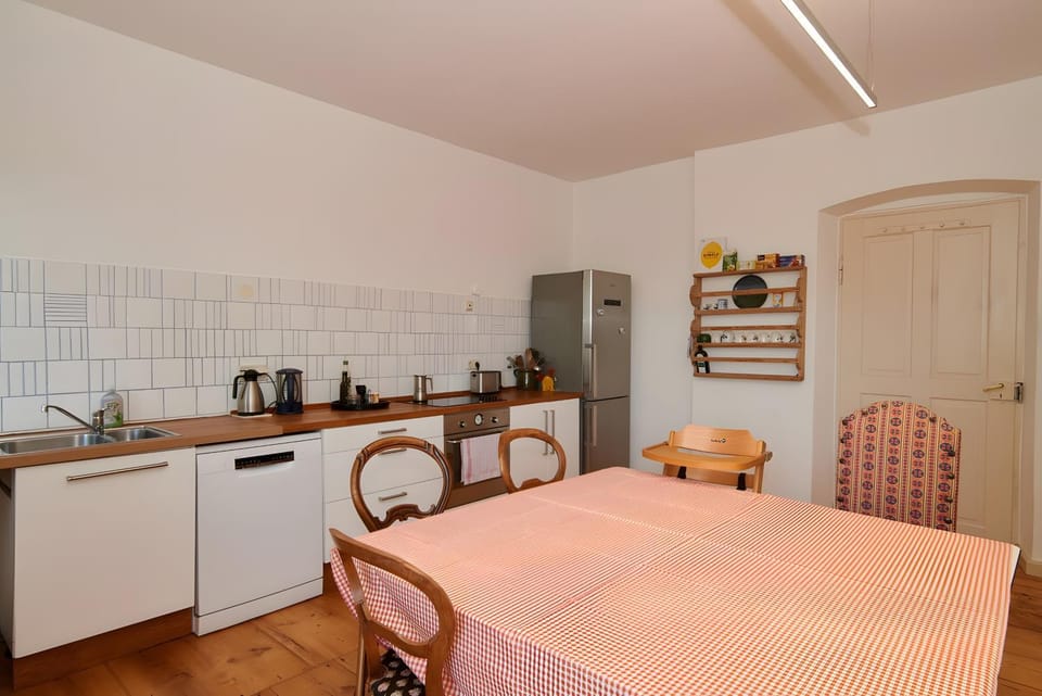 Property building, Kitchen or kitchenette, Living room