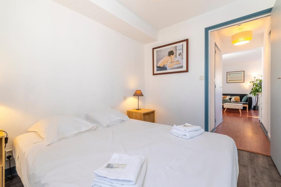 Joli T2 équipé, balcon, parking à Vannes Apartment in Séné