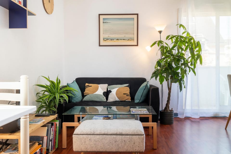 Joli T2 équipé, balcon, parking à Vannes Apartment in Séné