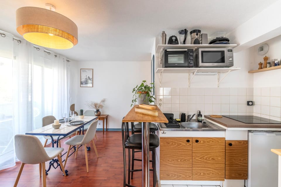 Joli T2 équipé, balcon, parking à Vannes Apartment in Séné