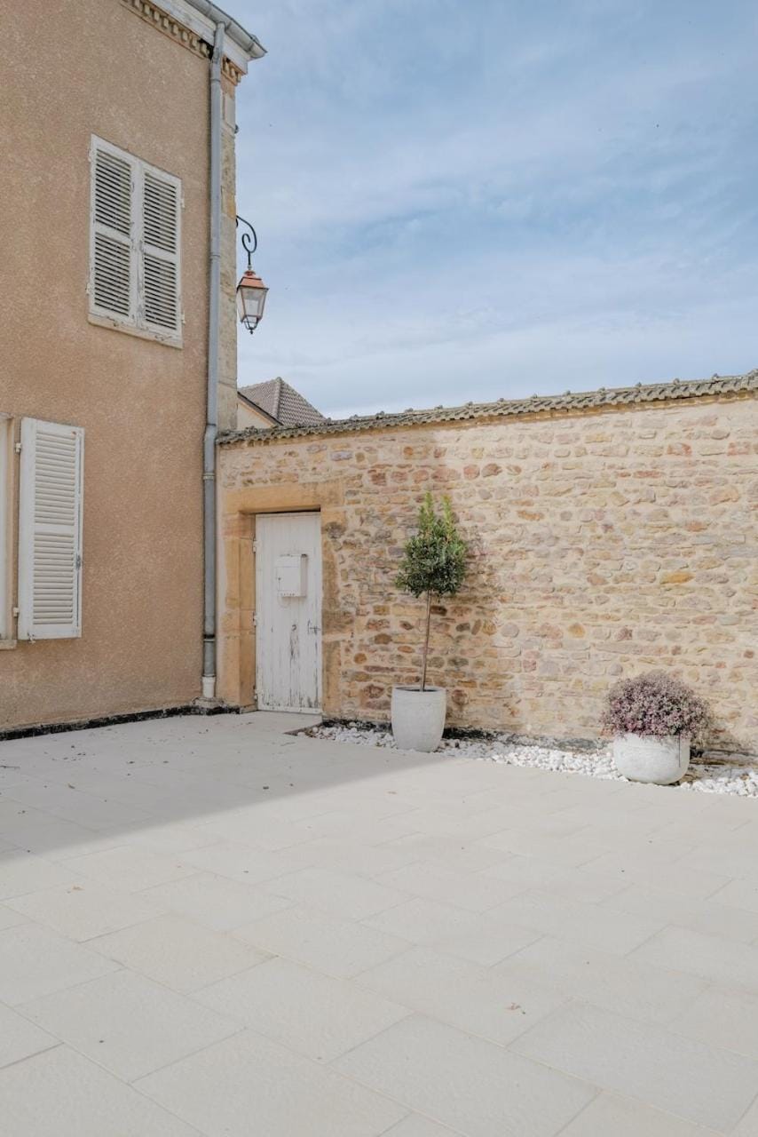 Winegrower's house in a castle Apartment in Auvergne-Rhône-Alpes