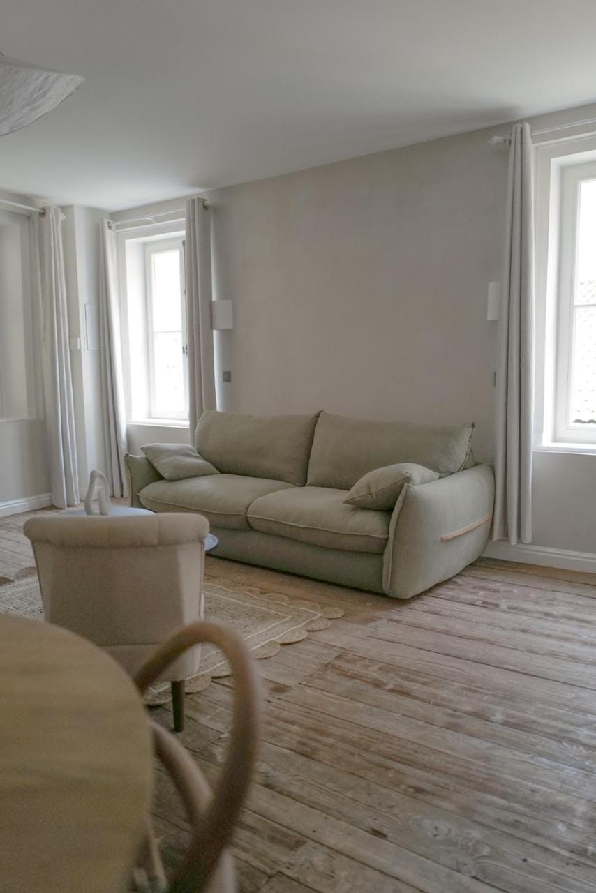 Winegrower's house in a castle Apartment in Auvergne-Rhône-Alpes