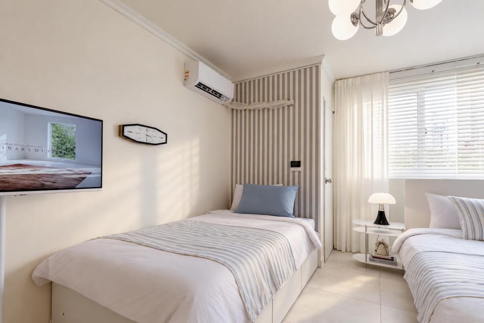 Bed, TV and multimedia, Bedroom, internet, air conditioner