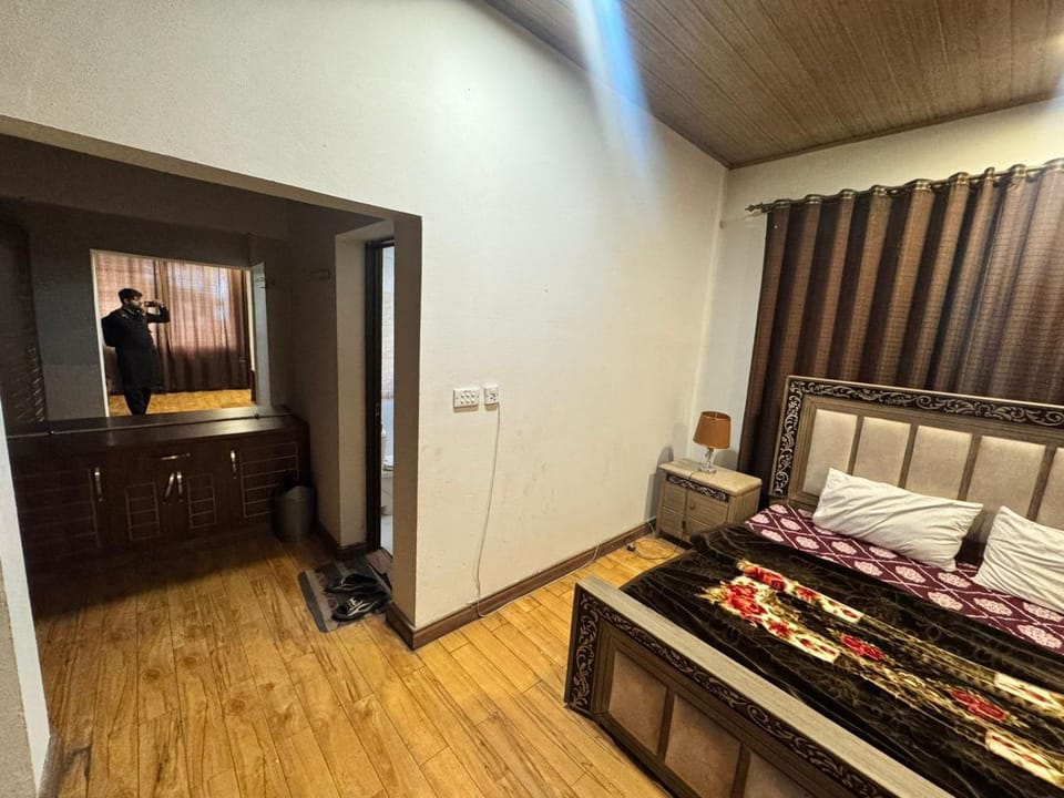 TV and multimedia, Living room, Photo of the whole room, Evening entertainment, Bedroom