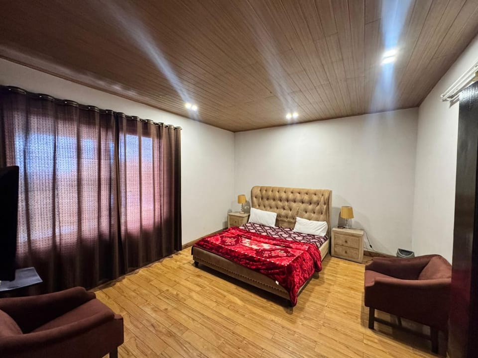 Seating area, Bedroom