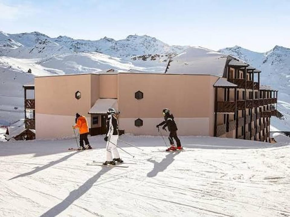 Property building, Day, Natural landscape, Winter, Skiing, Mountain view