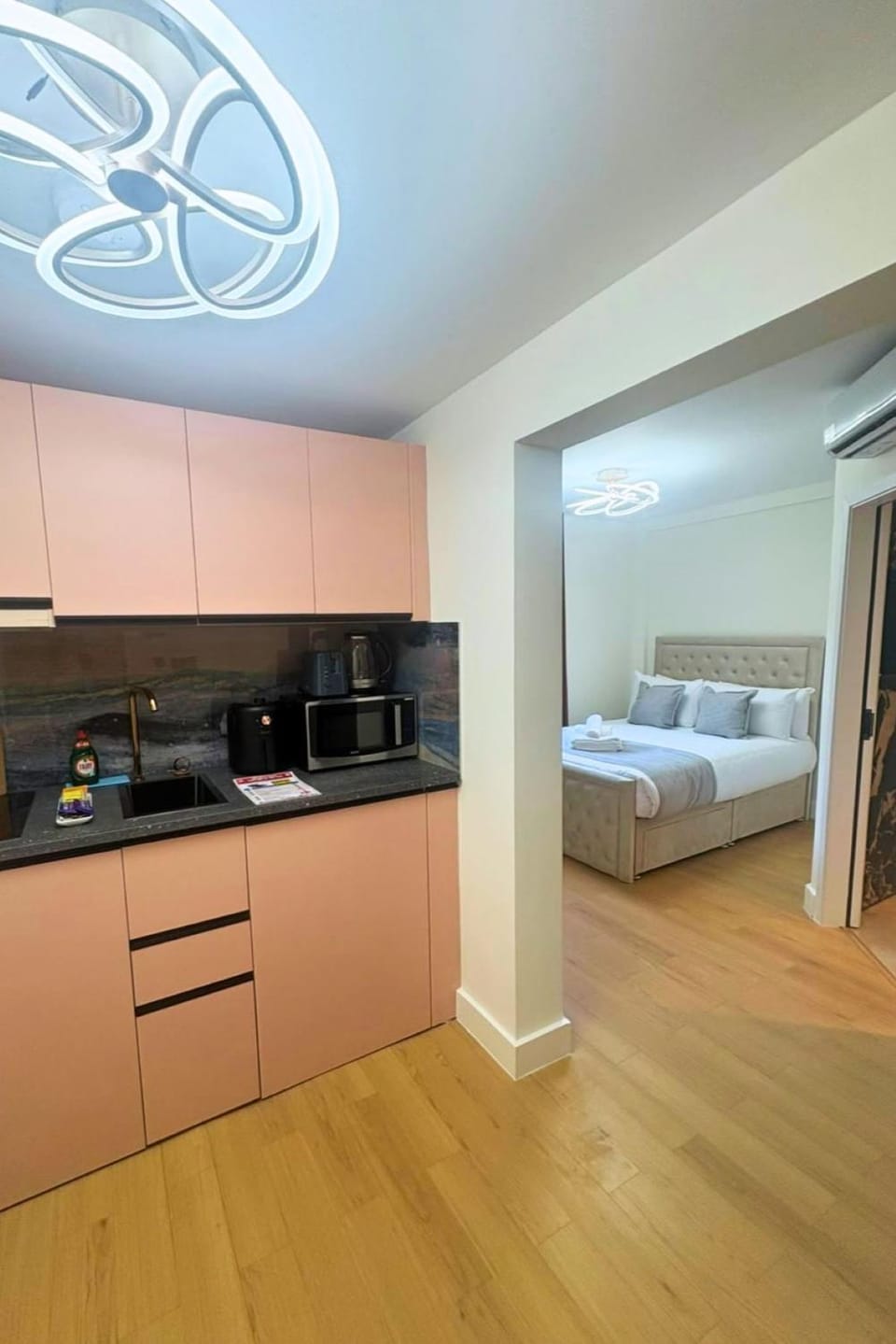 Bed, Kitchen or kitchenette, Photo of the whole room, Bedroom, stove