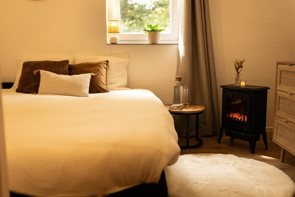 Bed, Photo of the whole room, Bedroom, heating, wardrobe