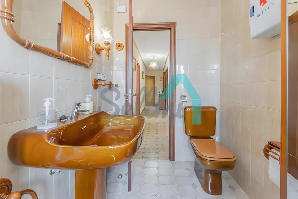 Bathroom, Living room