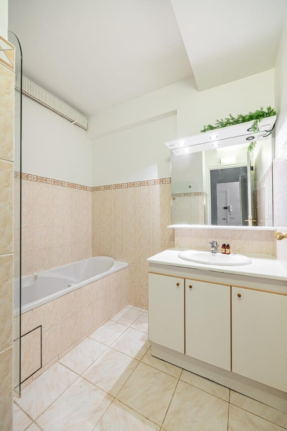 Arc de Triomphe-Bail Mobilité-1 large bedroom Apartment in Paris
