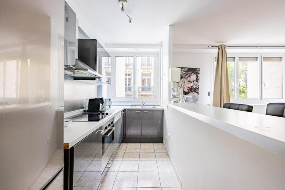 Arc de Triomphe-Bail Mobilité-1 large bedroom Apartment in Paris