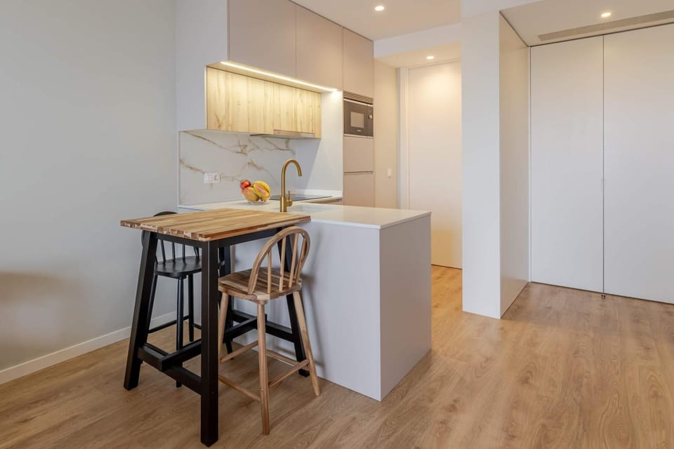 Kitchen or kitchenette, Dining area, stove