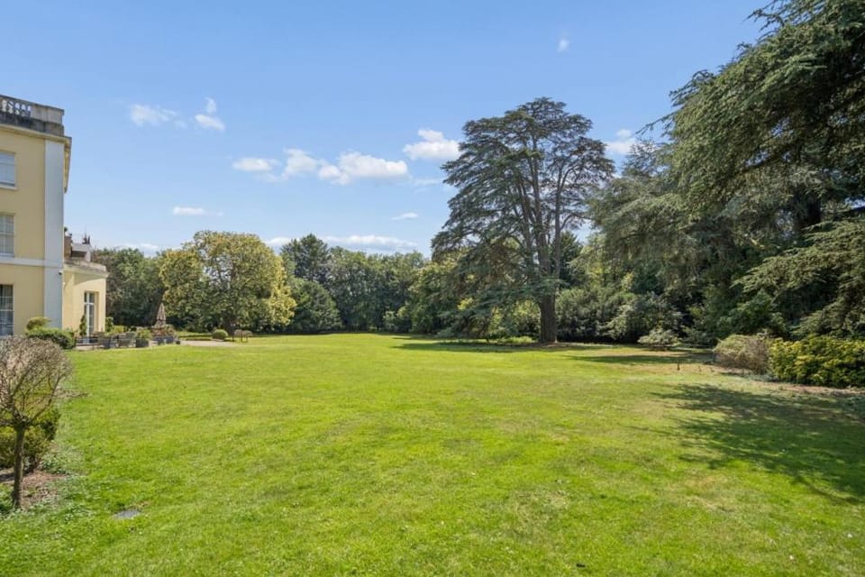 Stylish 2BR Marlow Stay - Parking - By Tempstay Apartment in Wycombe District