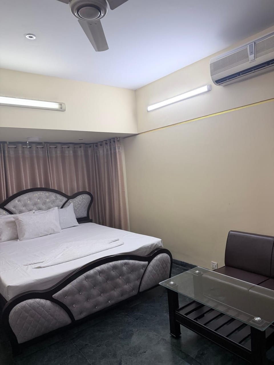 Cozy Apartment for Unmarried Couple in Uttara Bed and Breakfast in Dhaka