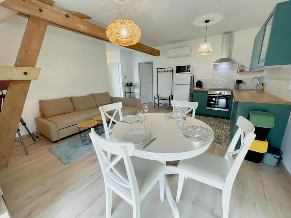Dining area, Meals