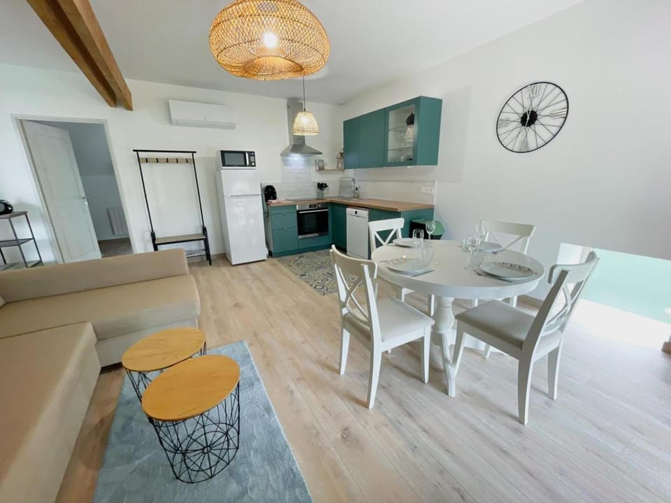 Dining area, Meals, kitchen