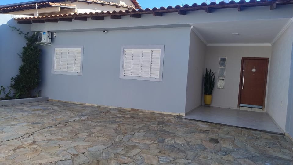 Casa aconchegante com varanda e área espaço gourmet House in Uberlândia