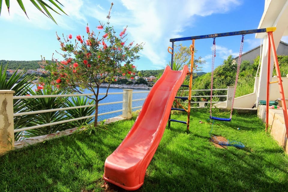 Location, children, Family