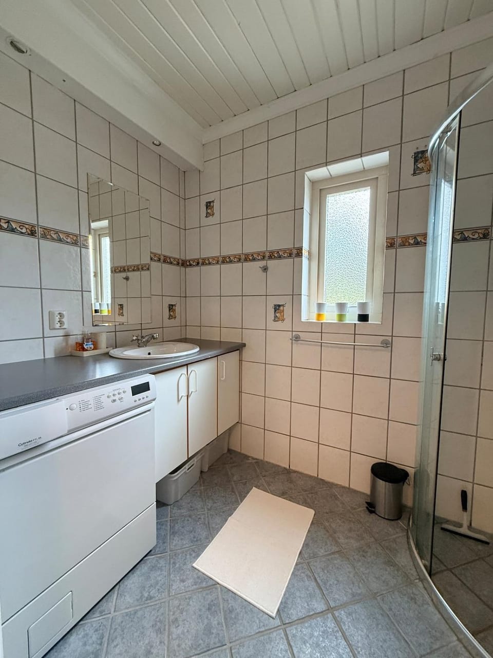 Shower, Bathroom, Kitchen or kitchenette