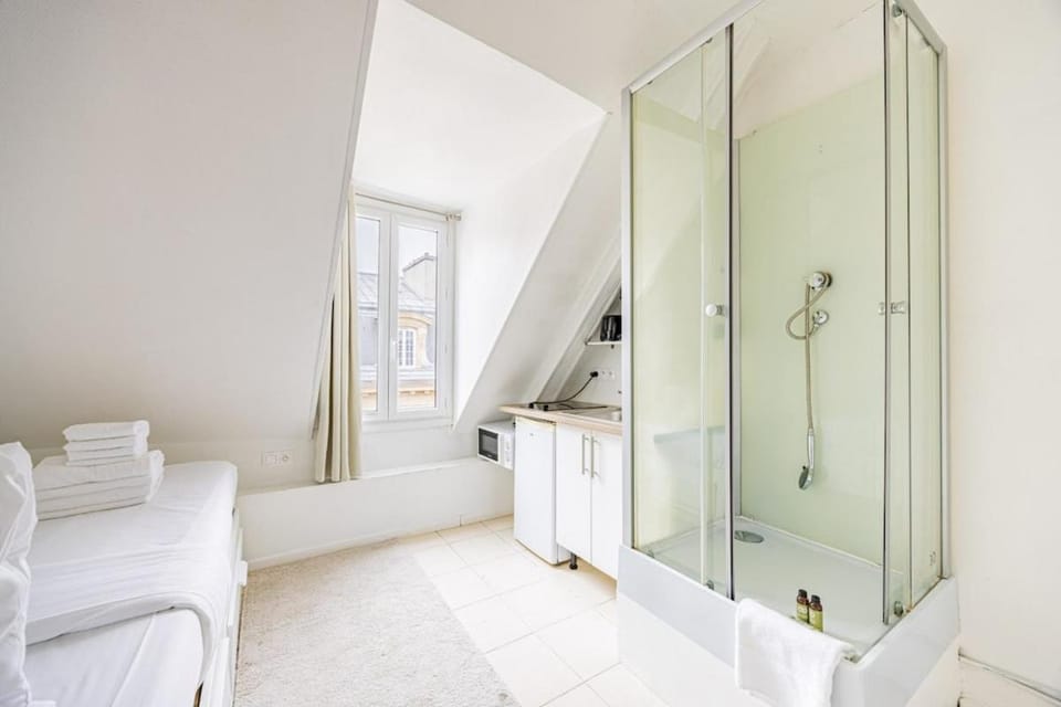 Mobility lease République Studio Apartment in Paris
