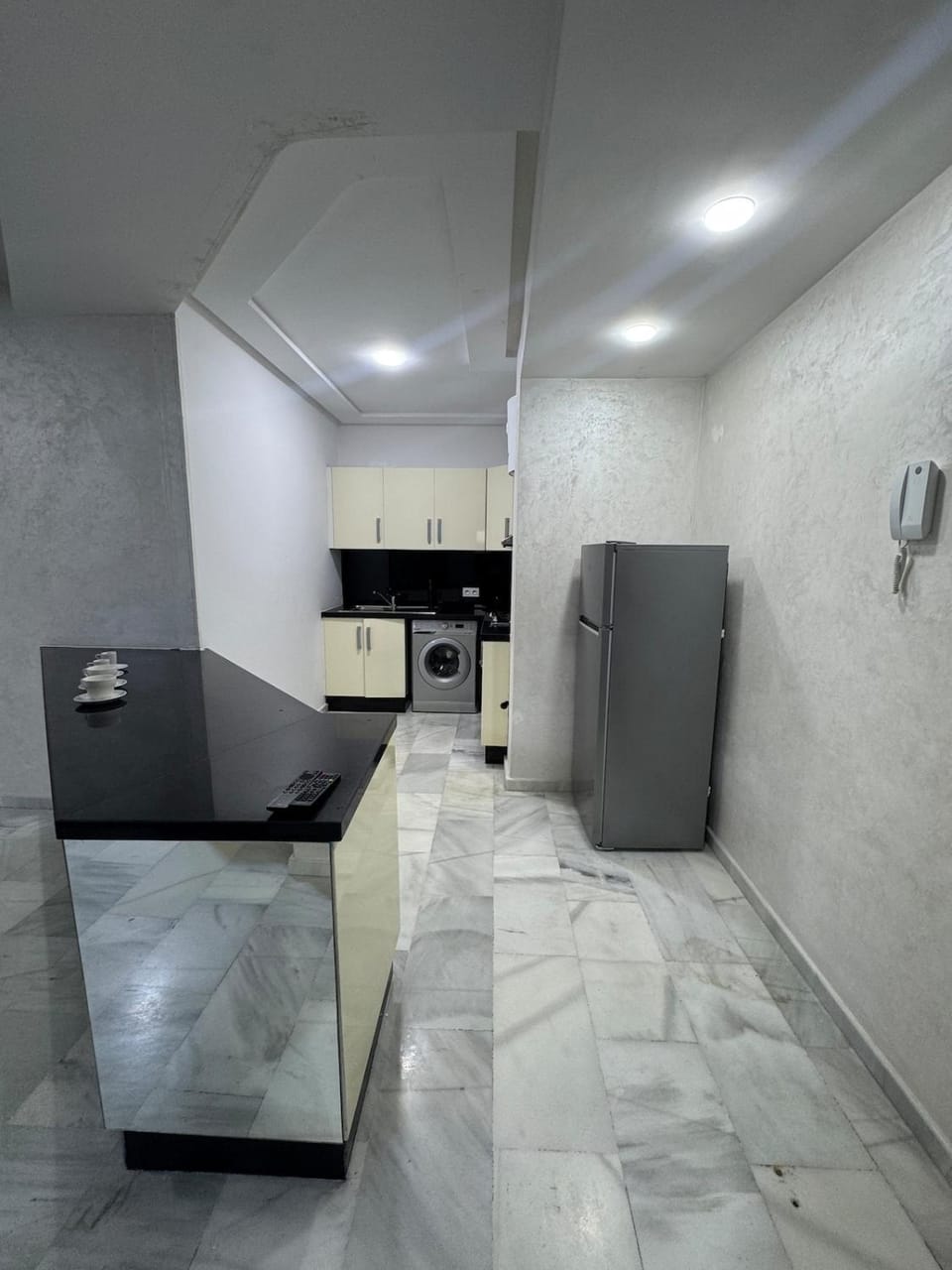 minibar, stove