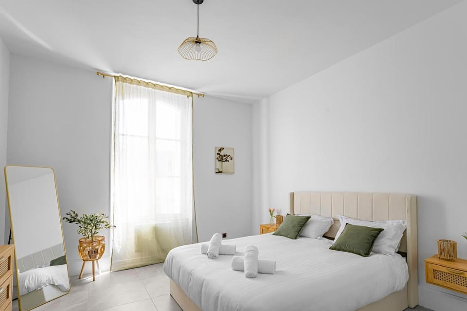 Bed, Photo of the whole room