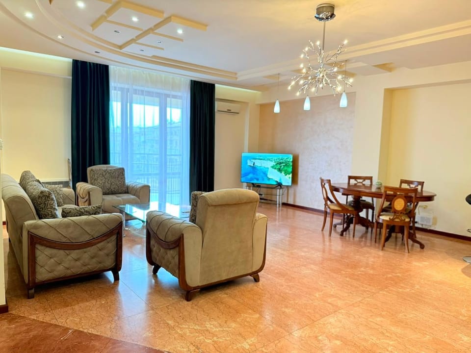 Top Location Northern Avenue and Republic Square, 2Bedroom & 2Bathroom BALCONY WITH STUNNING VIEW- CITY CENTER Apartment in Yerevan