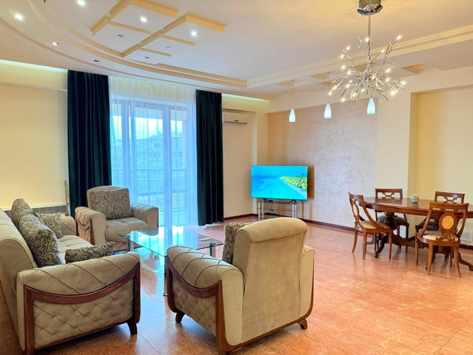 Top Location Northern Avenue and Republic Square, 2Bedroom & 2Bathroom BALCONY WITH STUNNING VIEW- CITY CENTER Apartment in Yerevan